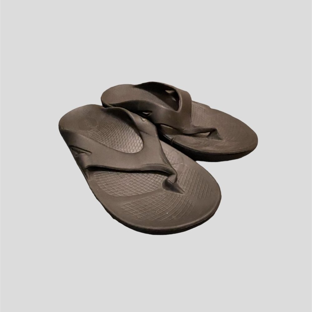 OOfos size 10 men and size 12 women black